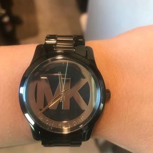 Michael Kors watch. 🚨NEVER WORN🚨